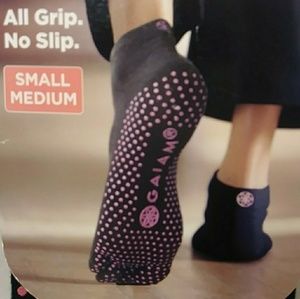 NEW "GAIAM" Yoga 'No Slip' Socks